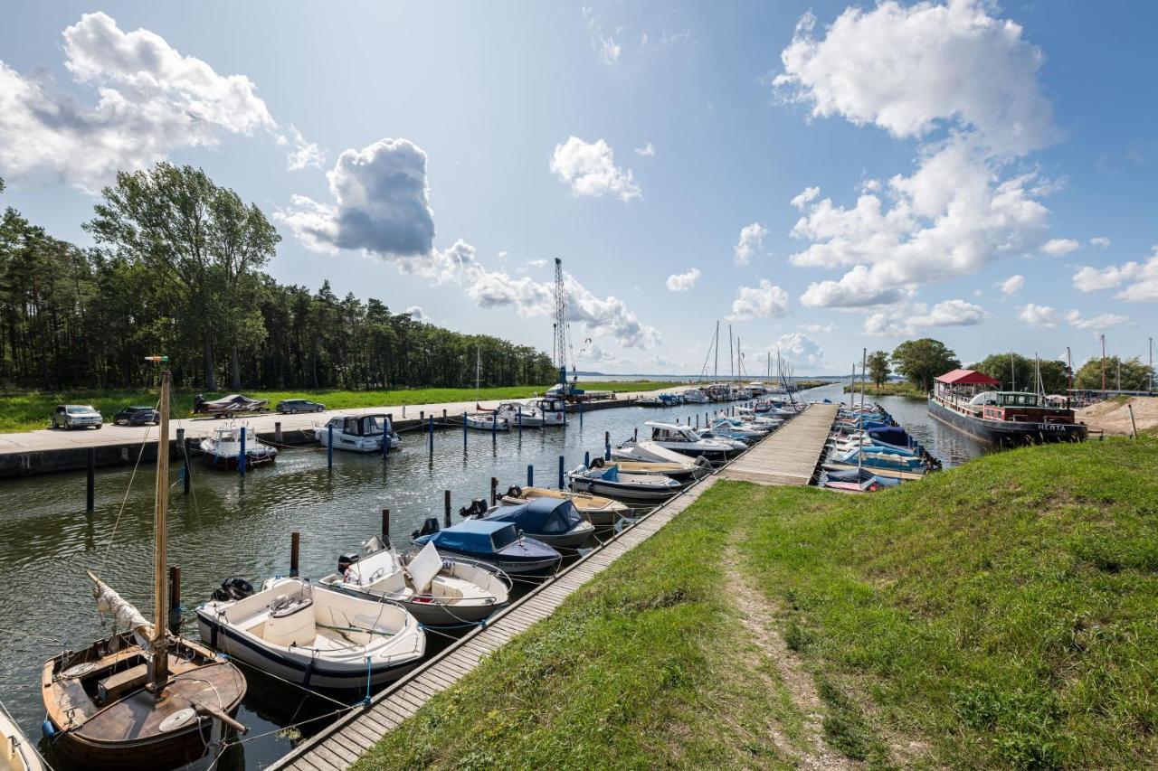 Отель Marina Martinshafen *